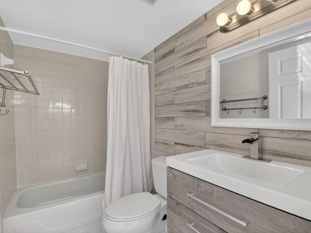 Дом в аренду по адресу 4310 Village Drive D - фото 6728455