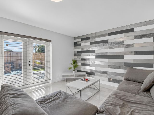 Дом в аренду по адресу 4310 Village Drive D - фото 6728463