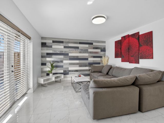 Дом в аренду по адресу 4310 Village Drive D - фото 6728464