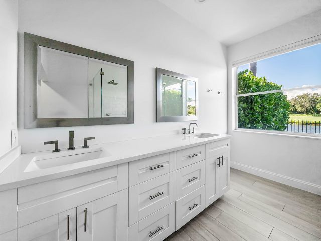 Дом в аренду по адресу 5855 NW 42nd Way - фото 6749474