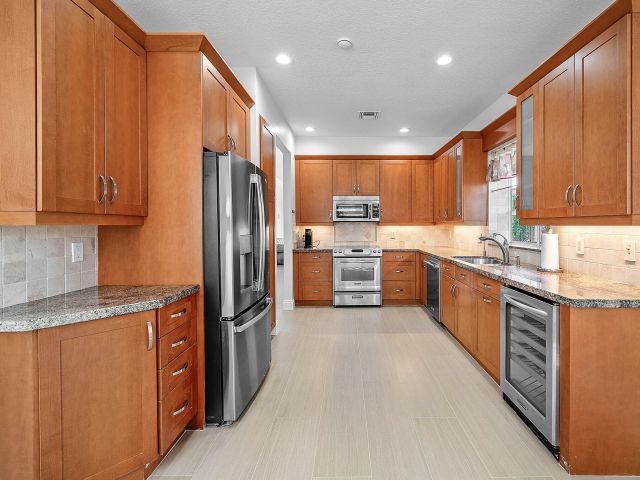 Дом в аренду по адресу 5855 NW 42nd Way - фото 6749478