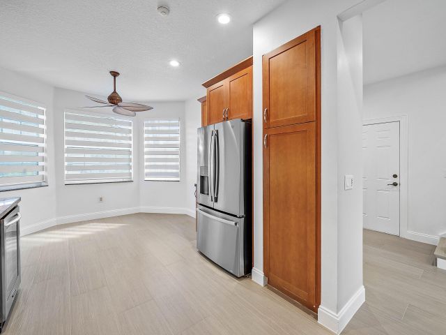 Дом в аренду по адресу 5855 NW 42nd Way - фото 6749480