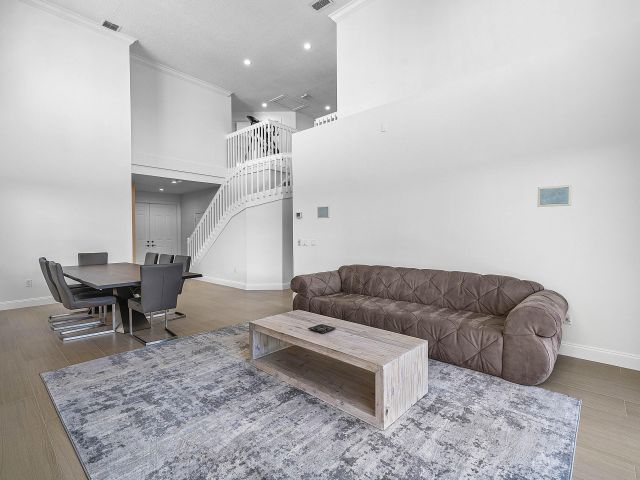 Дом в аренду по адресу 5855 NW 42nd Way - фото 6749484