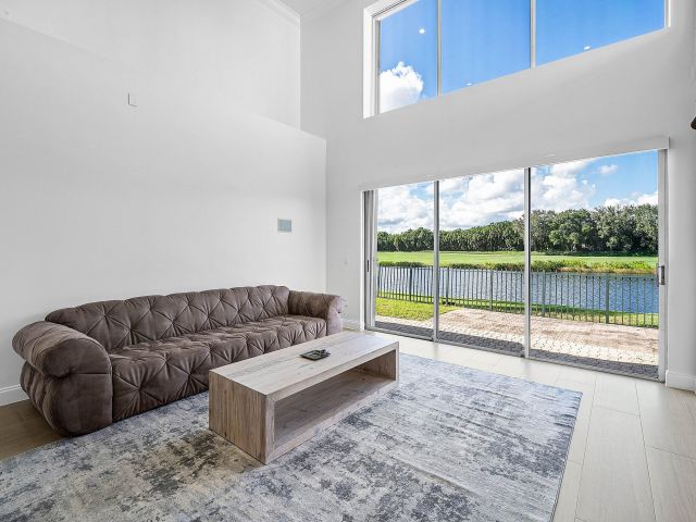 Дом в аренду по адресу 5855 NW 42nd Way - фото 6749485