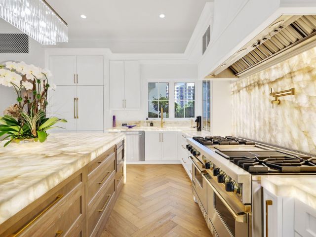 Продажа дома по адресу 340 E Royal Palm Road - фото 6749561