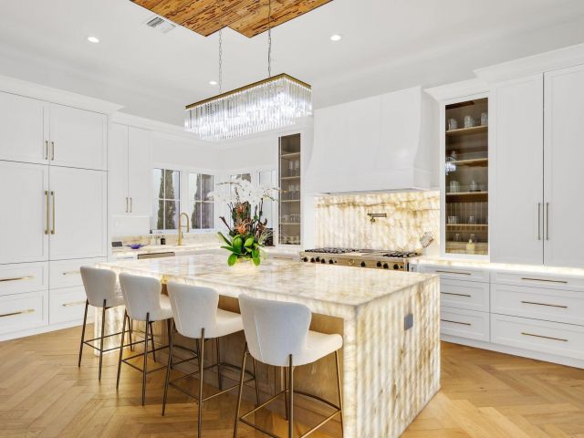 Продажа дома по адресу 340 E Royal Palm Road - фото 6749563