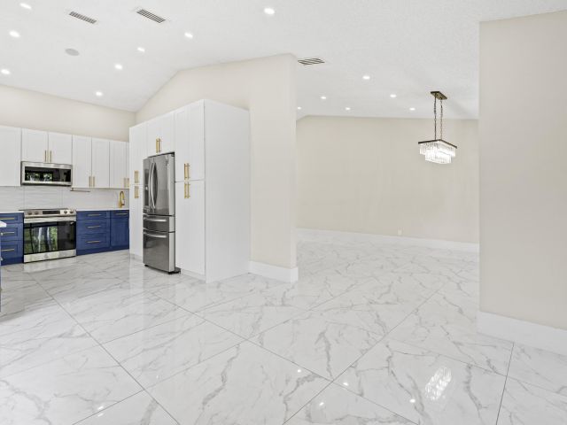 Продажа дома по адресу 7851 Villa Nova Drive - фото 6749294