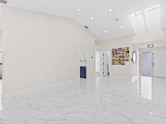 Продажа дома по адресу 7851 Villa Nova Drive - фото 6749297