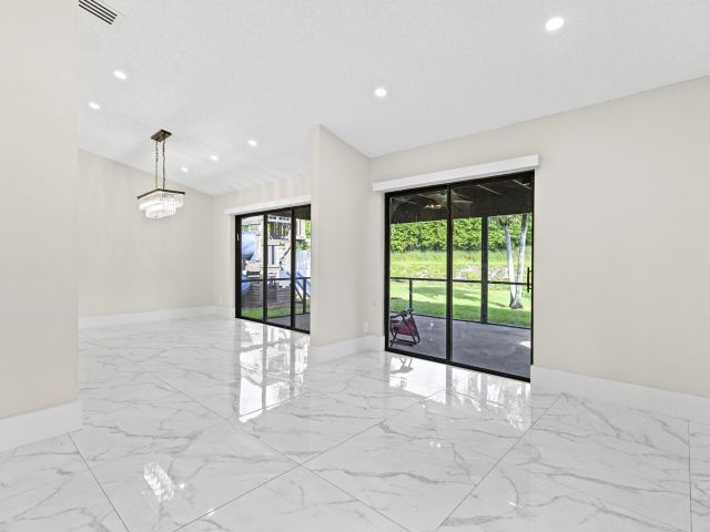 Продажа дома по адресу 7851 Villa Nova Drive - фото 6749299