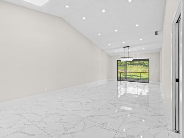 Продажа дома по адресу 7851 Villa Nova Drive - фото 6749301