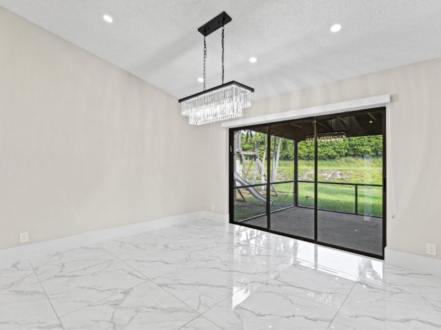 Продажа дома по адресу 7851 Villa Nova Drive - фото 6749303