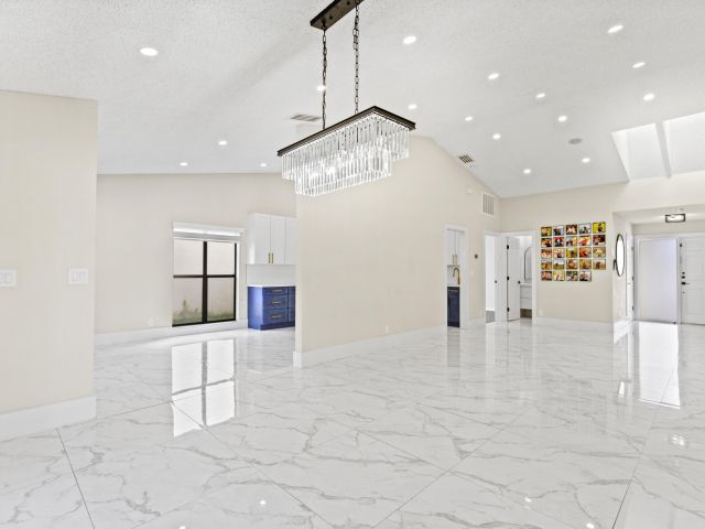 Продажа дома по адресу 7851 Villa Nova Drive - фото 6749304