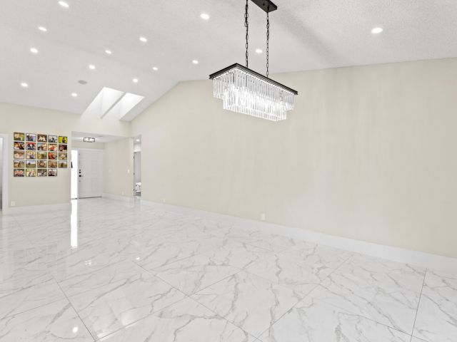 Продажа дома по адресу 7851 Villa Nova Drive - фото 6749305