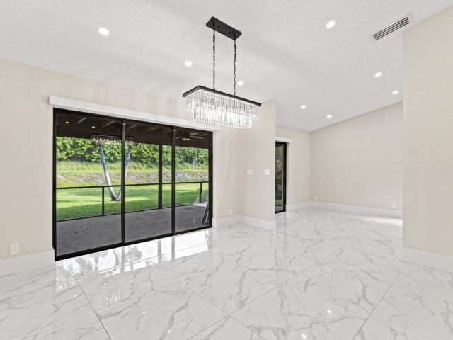 Продажа дома по адресу 7851 Villa Nova Drive - фото 6749307