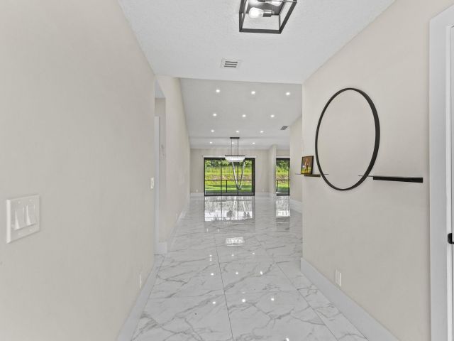 Продажа дома по адресу 7851 Villa Nova Drive - фото 6749308