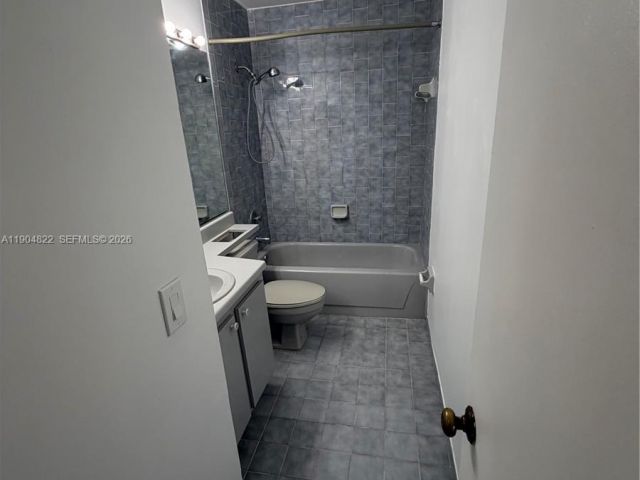 Продажа дома по адресу 12059 SW 10th St 201 - фото 7449633