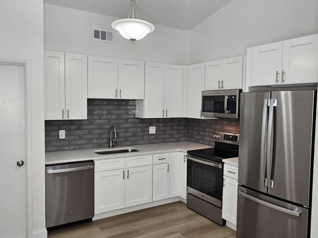 Продажа дома по адресу 18974 Cloud Lake Circle - фото 6748981