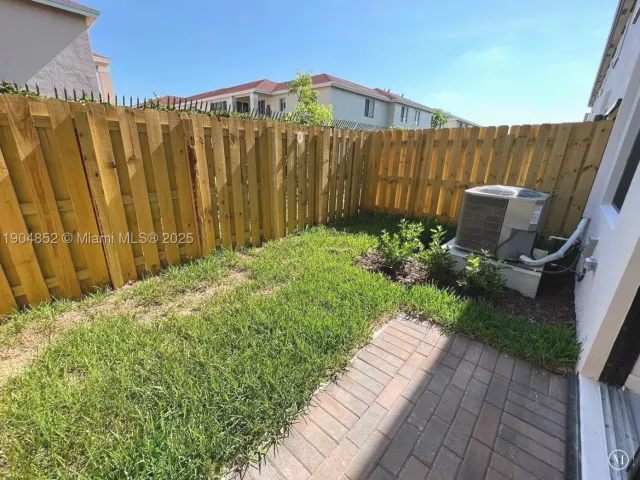 Продажа дома по адресу 875 NE 211TH ST 0 - фото 8987614