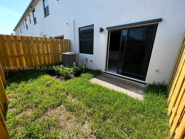 Продажа дома по адресу 875 NE 211TH ST 0 - фото 8987615