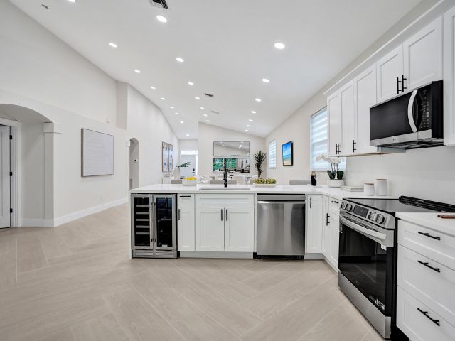 Продажа дома по адресу 13642 Breton Lane - фото 6719833