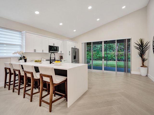 Продажа дома по адресу 13642 Breton Lane - фото 6719837