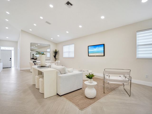 Продажа дома по адресу 13642 Breton Lane - фото 6719841