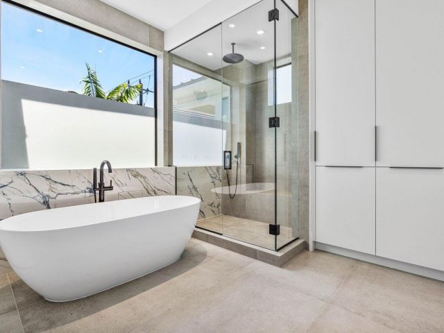 Дом в аренду по адресу 512 NE 7th Avenue - фото 6719809