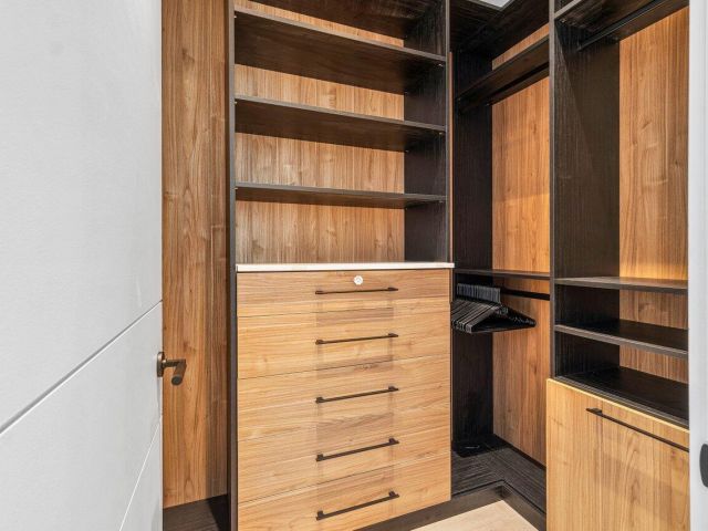 Дом в аренду по адресу 512 NE 7th Avenue - фото 6719812