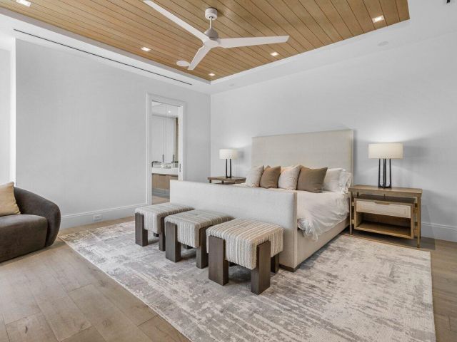 Дом в аренду по адресу 512 NE 7th Avenue - фото 6719813