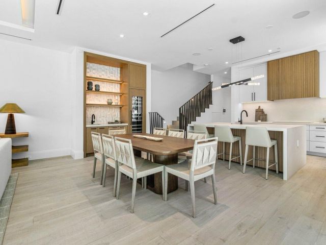 Дом в аренду по адресу 512 NE 7th Avenue - фото 6719818