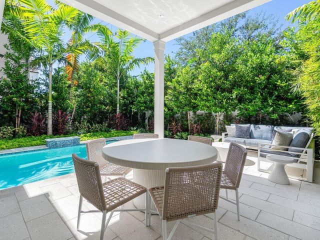 Дом в аренду по адресу 512 NE 7th Avenue - фото 6719823