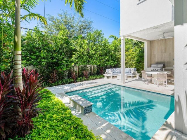 Дом в аренду по адресу 512 NE 7th Avenue - фото 6719825