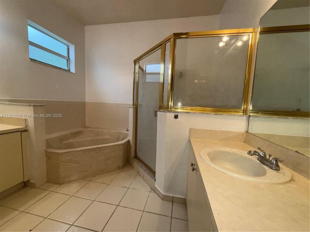 Продажа дома по адресу 540 SE 23rd Ln - фото 6719649