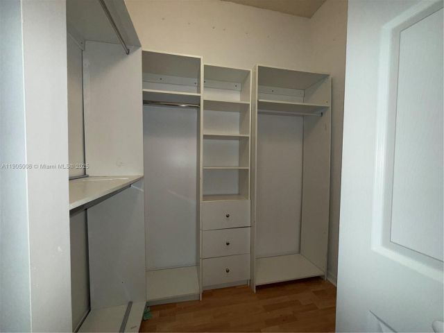 Продажа дома по адресу 540 SE 23rd Ln - фото 6719650