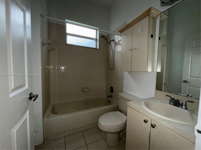 Продажа дома по адресу 540 SE 23rd Ln - фото 6719653