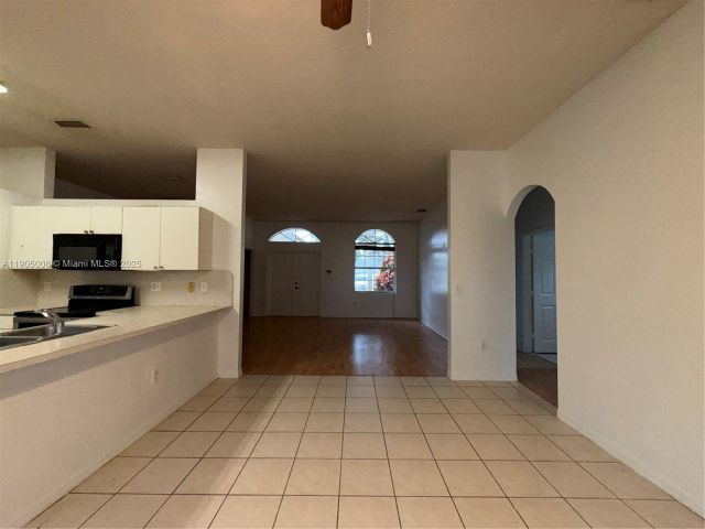 Продажа дома по адресу 540 SE 23rd Ln - фото 6719655