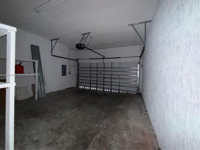 Продажа дома по адресу 540 SE 23rd Ln - фото 6719657