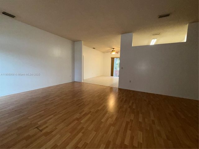 Продажа дома по адресу 540 SE 23rd Ln - фото 6719658