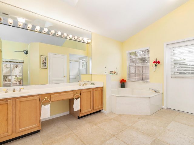 Продажа дома по адресу 9158 Heathridge Drive - фото 6719626