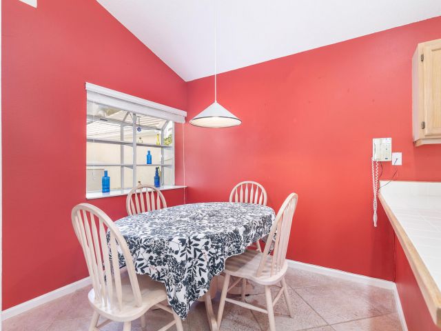 Продажа дома по адресу 9158 Heathridge Drive - фото 6719629