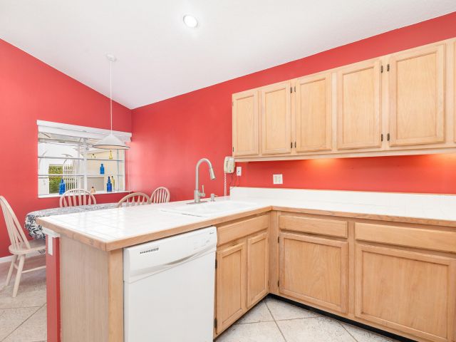 Продажа дома по адресу 9158 Heathridge Drive - фото 6719630