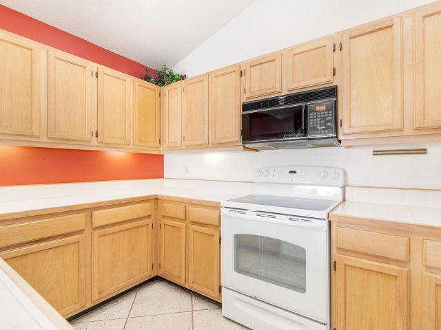 Продажа дома по адресу 9158 Heathridge Drive - фото 6719631