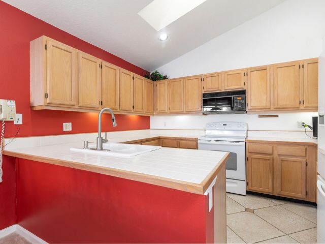 Продажа дома по адресу 9158 Heathridge Drive - фото 6719632