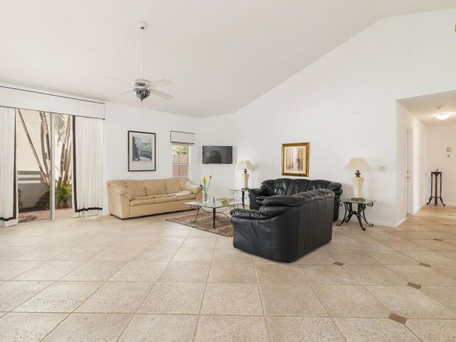 Продажа дома по адресу 9158 Heathridge Drive - фото 6719637