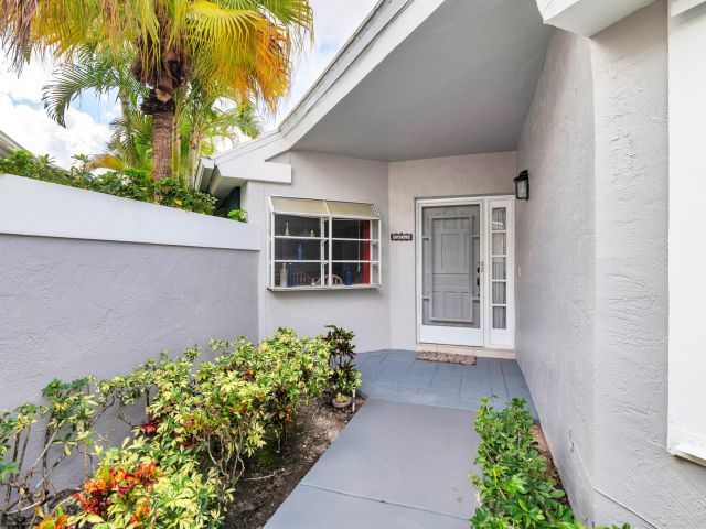 Продажа дома по адресу 9158 Heathridge Drive - фото 6719638