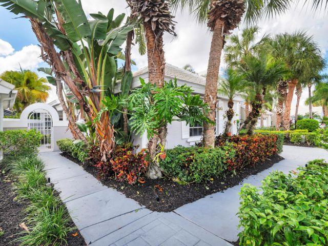 Продажа дома по адресу 9158 Heathridge Drive - фото 6719640