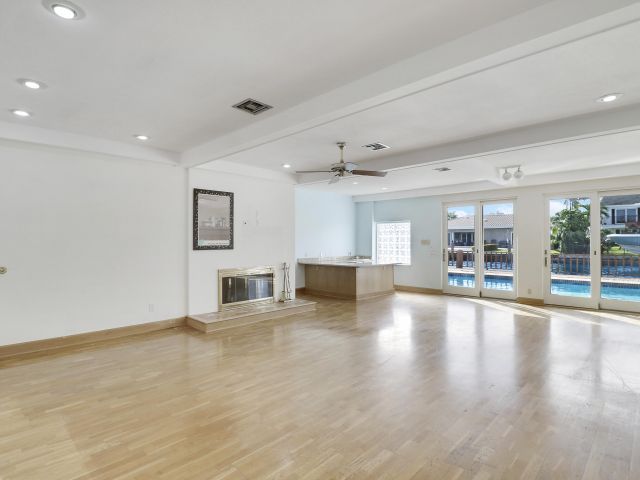 Продажа дома по адресу 3040 NE 40th Street - фото 6765722