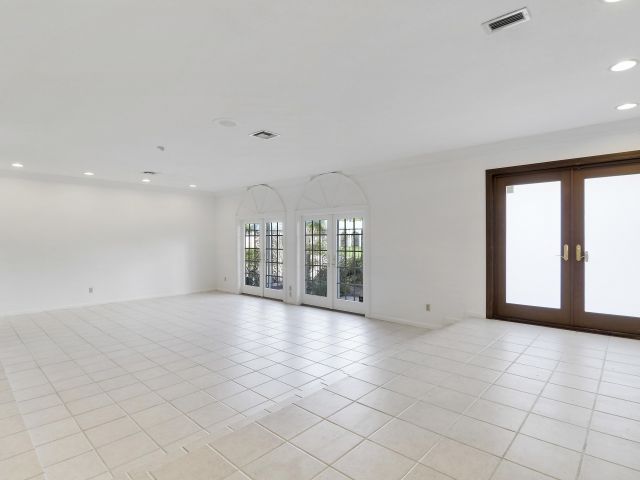 Продажа дома по адресу 3040 NE 40th Street - фото 6765730