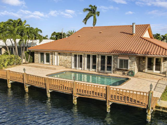 Продажа дома по адресу 3040 NE 40th Street - фото 6765736