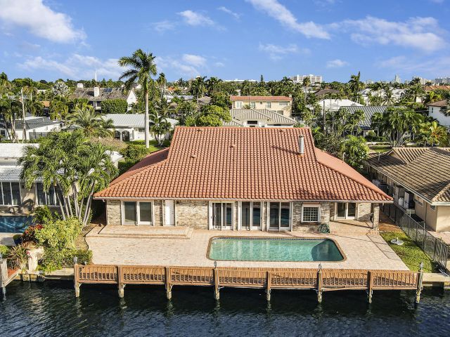 Продажа дома по адресу 3040 NE 40th Street - фото 6765737